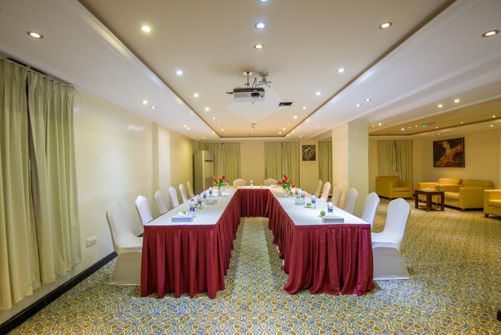 Caesar Hotel Muscat Exteriör bild