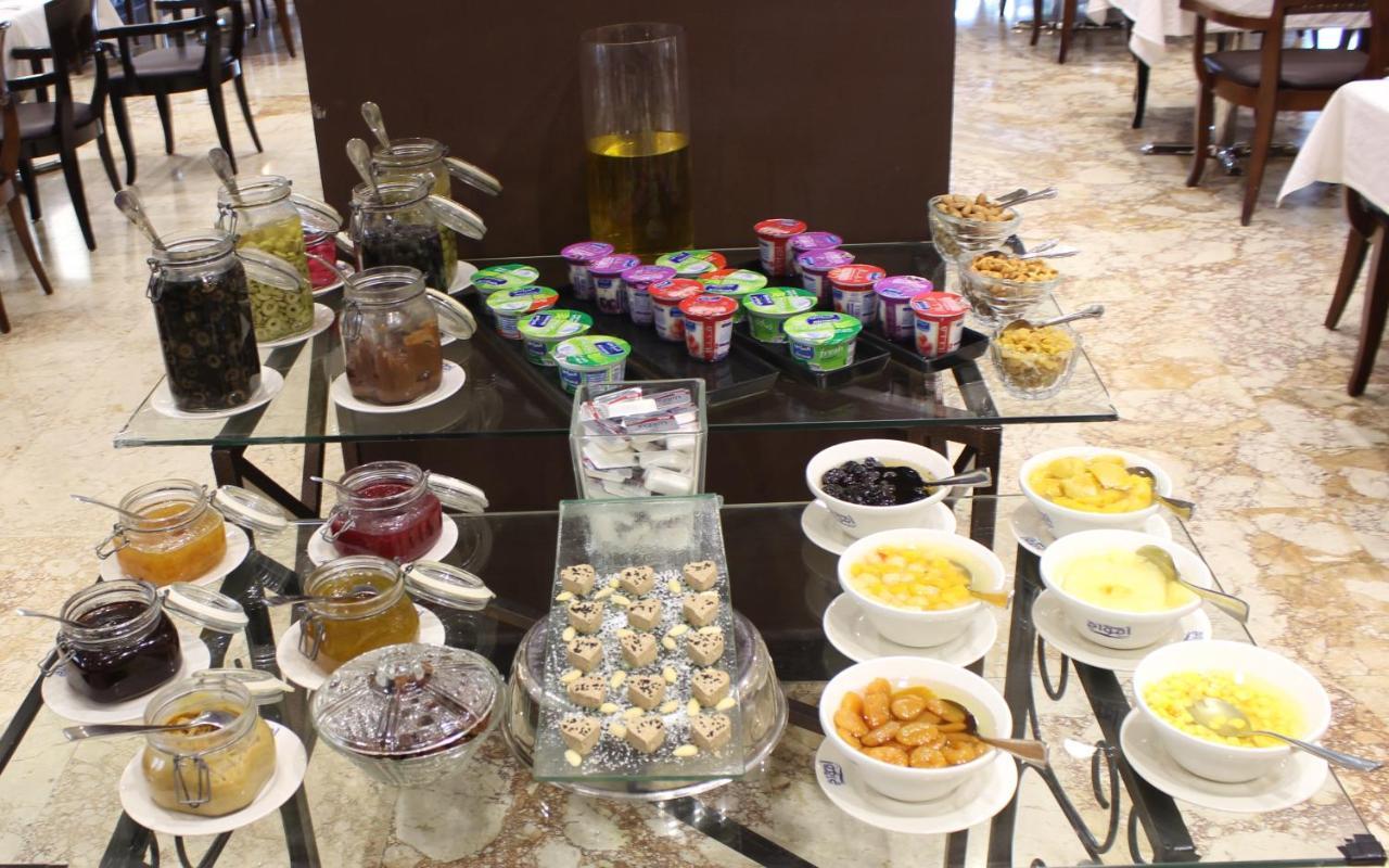 Caesar Hotel Muscat Exteriör bild